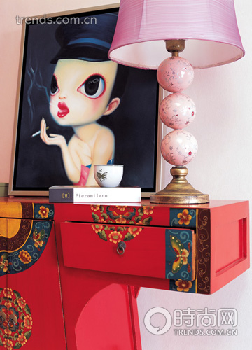 ׌�G��ɫ�ڼ��и��{(di��o)����