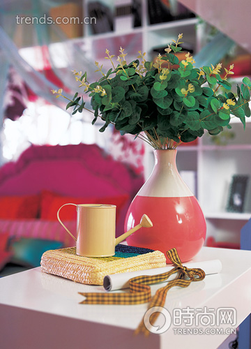 ׌�G��ɫ�ڼ��и��{(di��o)����