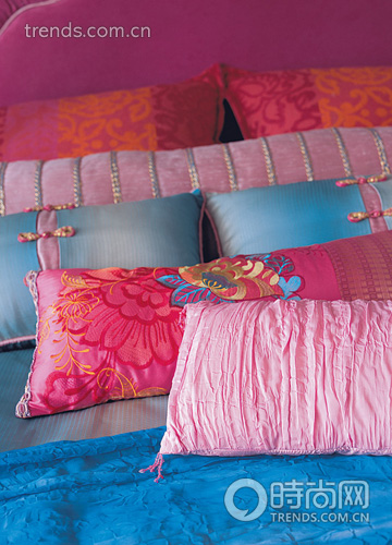 ׌�G��ɫ�ڼ��и��{(di��o)����