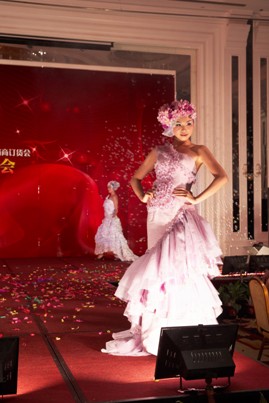 黛富妮召開經銷商答謝晚宴