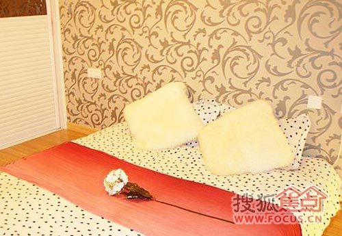 С��Ԣ���F(xi��n)�����t�ڰ׿��g