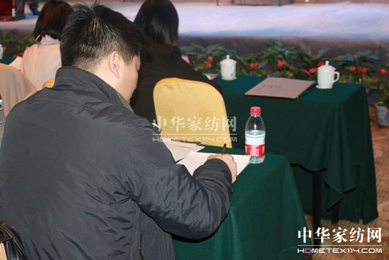 莎鯊2012春夏新品發(fā)布會(huì)隆重召開