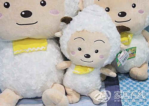 兒童房里的萌態(tài)玩偶記載成長歡樂時光