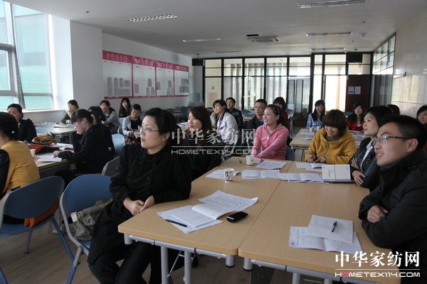 紫羅蘭開(kāi)展第七屆加盟商培訓(xùn)