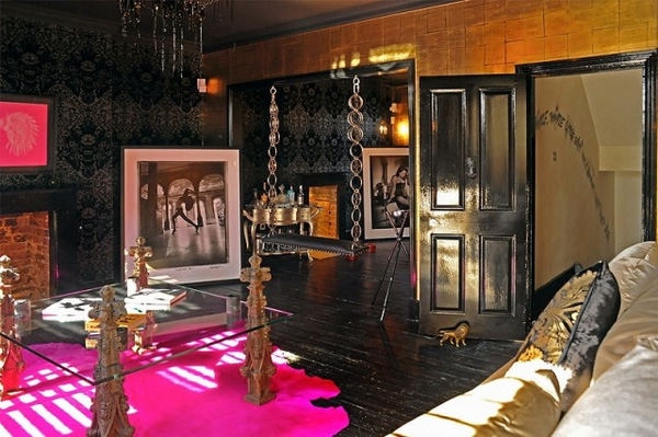 Ӣ������L���غ�ɫ��Ӱ���˹�Ԣ