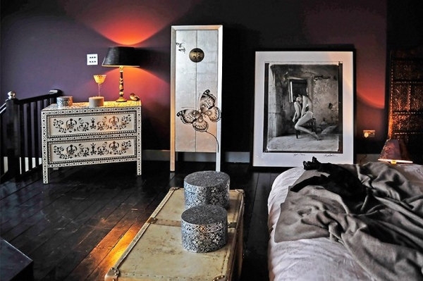 Ӣ������L���غ�ɫ��Ӱ���˹�Ԣ