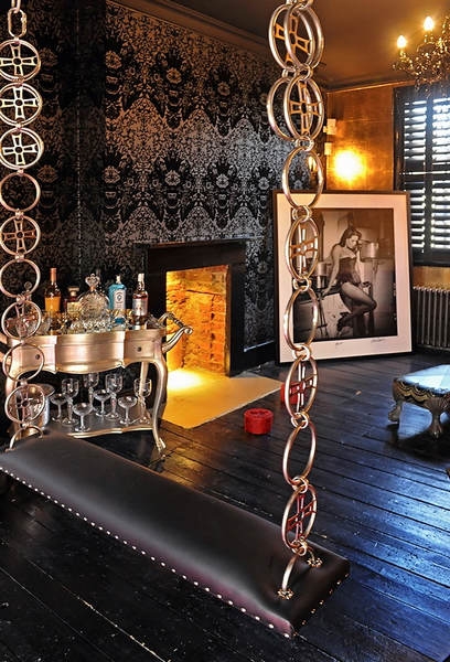 Ӣ������L���غ�ɫ��Ӱ���˹�Ԣ