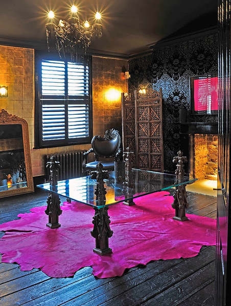 Ӣ������L���غ�ɫ��Ӱ���˹�Ԣ