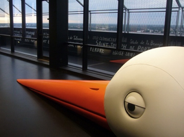 獨特鳥蛋座椅法國南特市鳥巢酒吧