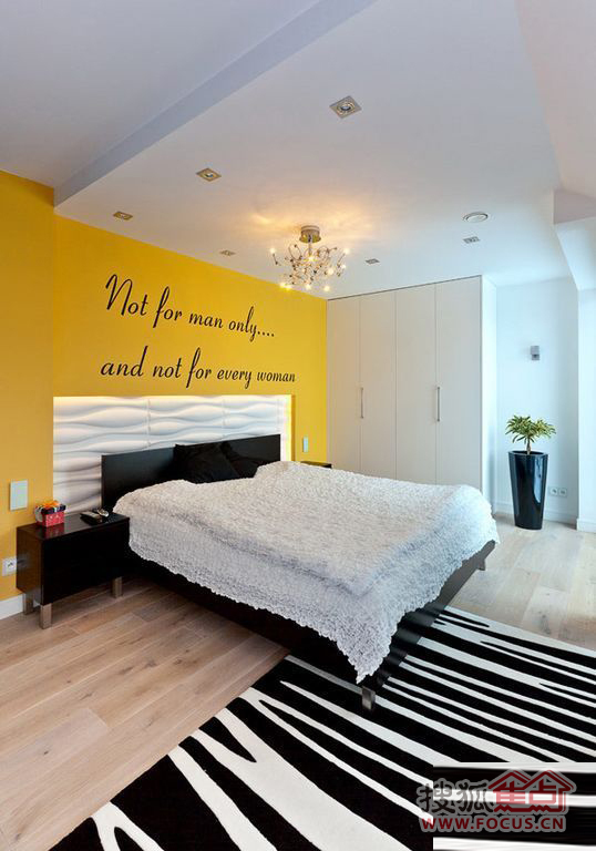 ɫ�����G��Ԣ�r�и���֮��