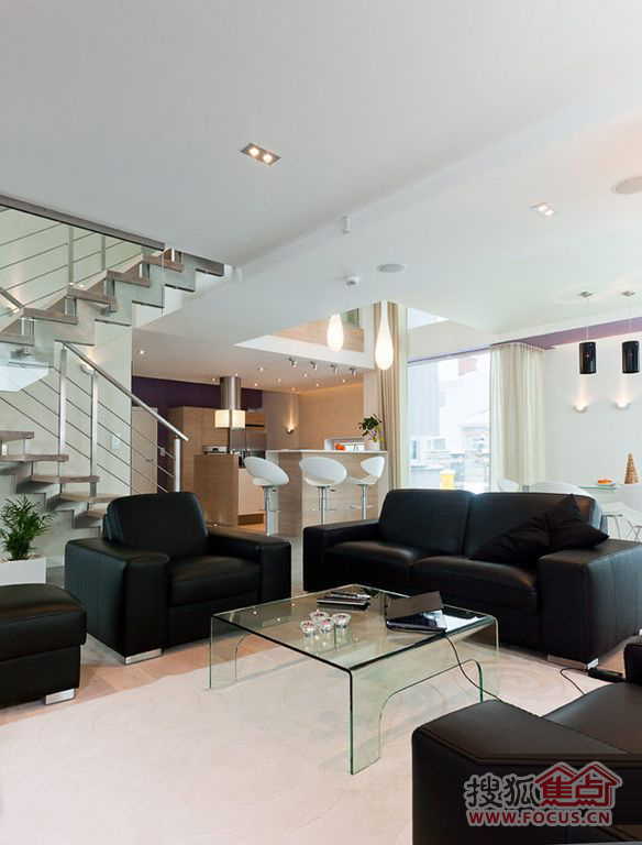 ɫ�����G��Ԣ�r�и���֮��