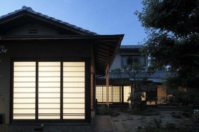 ����F��Ԫ�ص��ձ��vʷ��լ