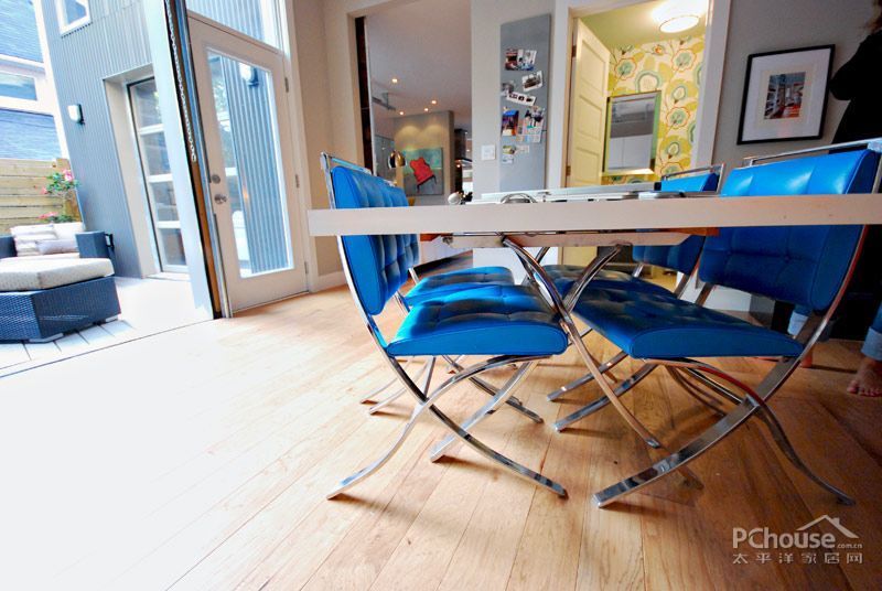 ��ůɫ����ײ80�������Ԣ