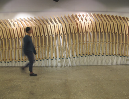 掛在墻上的折疊椅