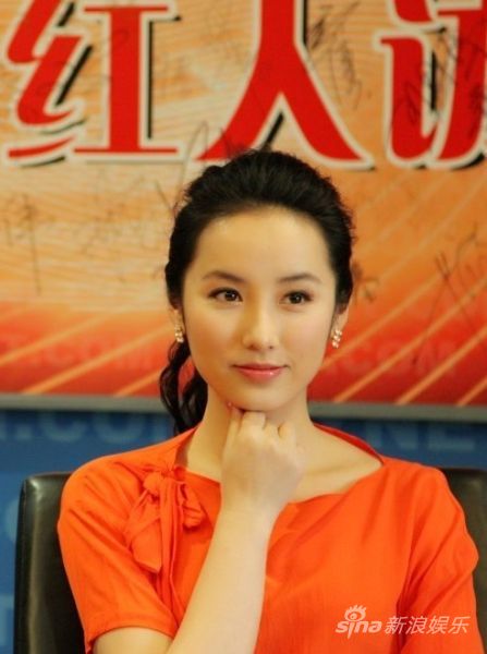 ��XŮ�ع�����һ�����p�����[�ݽ�ɫ