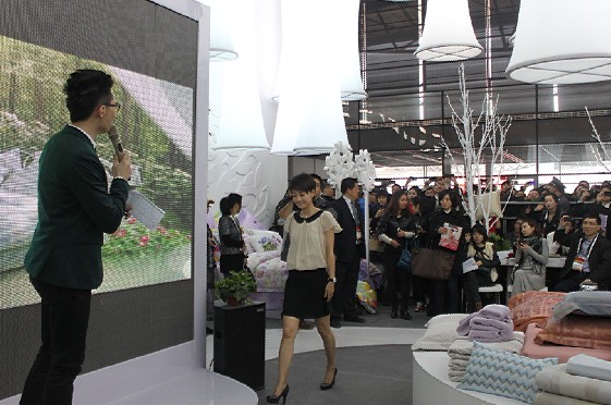 ����Ч��ϯ���Ҽ���չ���٬F�߳�