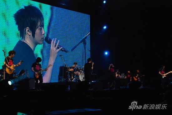 �������Ϻ������ݳ�������Ӣ�ٵ��_