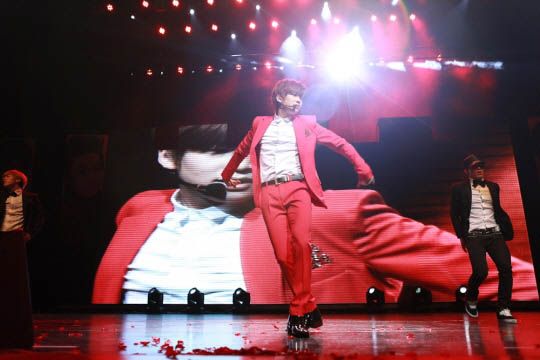 BoyFriend���A�k�۽z�����������A���۽z