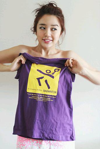 �λۆ���Ӣ��һ���n���ͱ��t��Ů��