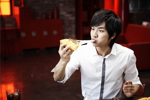 李升基拍PIZZA廣告吃貨形象盡顯