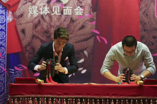 �����A��������������(d��)��Ƭ���װl(f��)