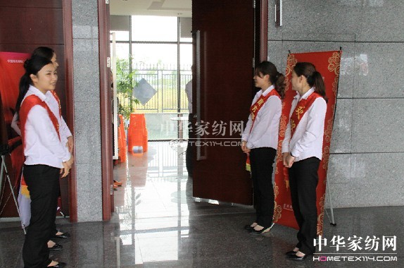 �Ϸ�����ж�32�d�����ػݹ��A�M��Ļ