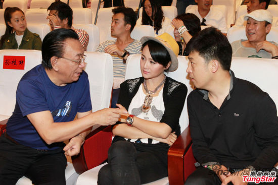 曹穎新劇"家大業(yè)大"開機(jī)首演村女