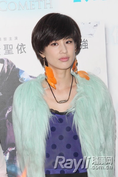 黃圣依戀上短發(fā)"金龜子"發(fā)型惹爭議