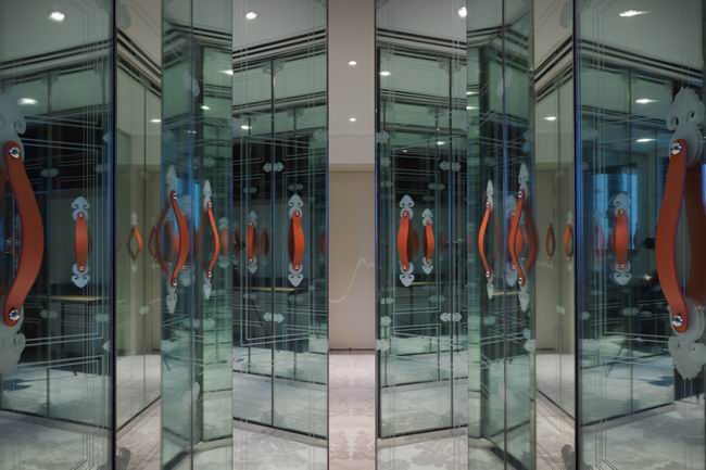 �{ɫ플ӏ�ʽ��Ԣ