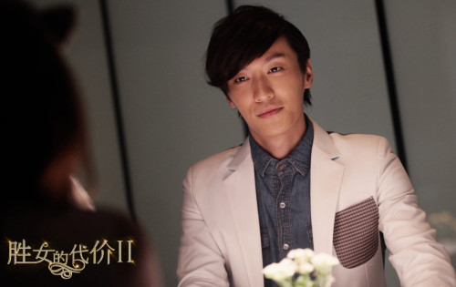 ����Ů���r2���ײ��A����ˬ�Ӱ�ꐆ̶�