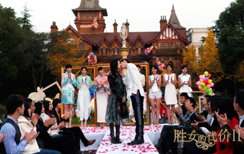 ����Ů���r2���ײ��A����ˬ�Ӱ�ꐆ̶�