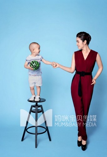 李冰冰妹妹李雪攜子登雜志封面