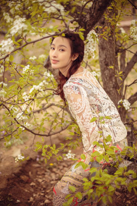 張儷寫真復(fù)古美如油畫詮釋溫婉靜謐