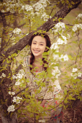 張儷寫真復(fù)古美如油畫詮釋溫婉靜謐