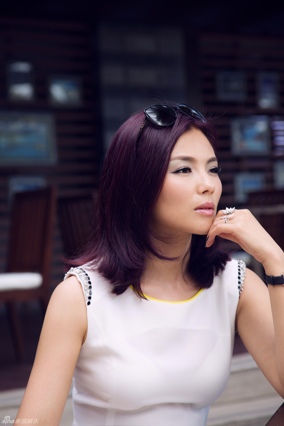 劉濤街拍御姐造型享受悠閑時光