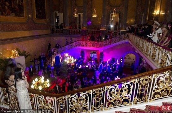 劉嘉玲與查爾斯王子握手 贊對方紳士