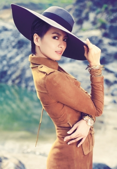 梁詠琪登ELLE雜志封面演繹摩登女性