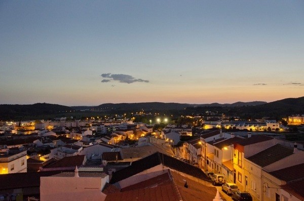 �������F���L���c�͹�Ԫ���ں�סլ