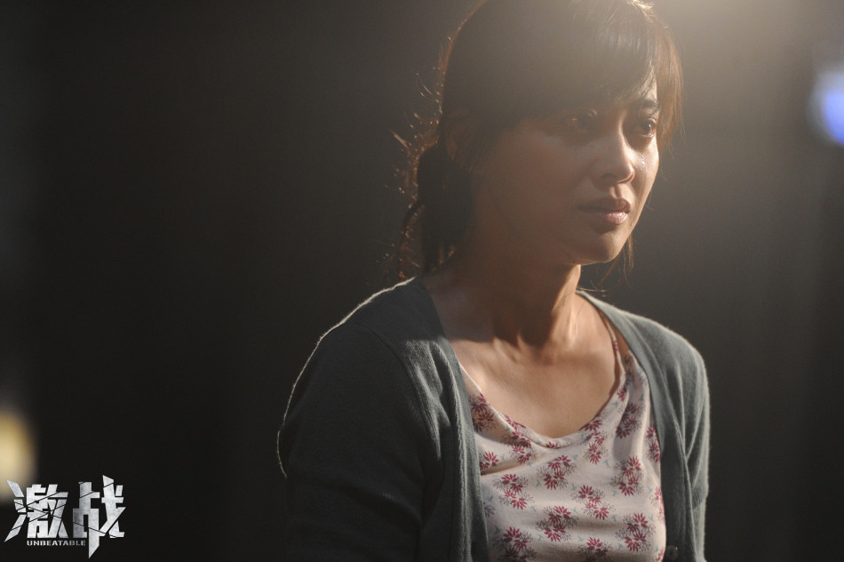 "激戰(zhàn)"劇照梅婷飾演命運多舛的母親