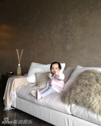 趙薇愛(ài)女小四月成長(zhǎng)記錄撒嬌賣萌惹人愛(ài)