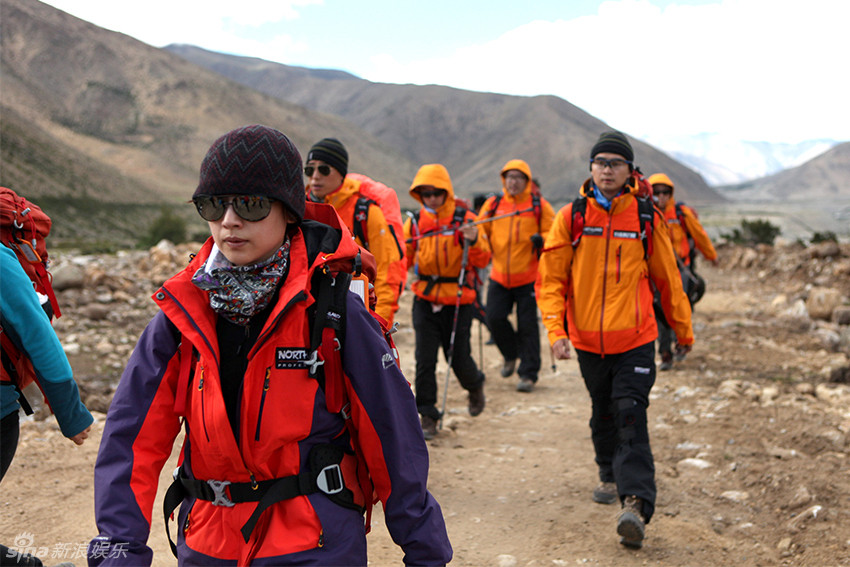 陳坤行走團隊遇冰雹董潔膝傷被迫下撤