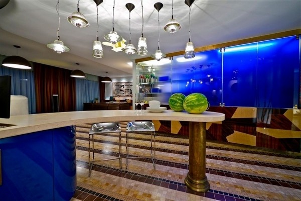 ��ÿ��g��ɫ�г�Mˇ�g�е�סլ