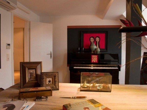 ����һ��Ĳ�ɫ�w�ǣ�����