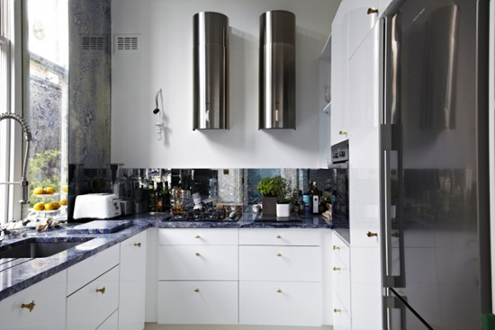 �{����ư���Ã��ŵĵ��{ɫ��Ԣ