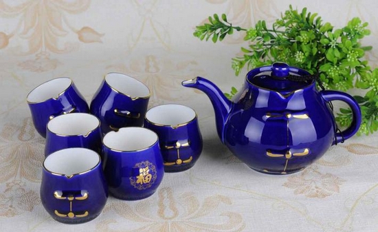 唐裝造型的茶具