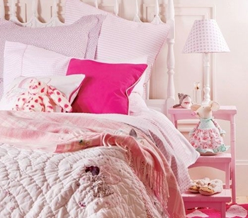 時髦裸粉家紡營造甜蜜可愛臥室