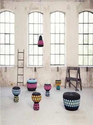 充滿(mǎn)民族風(fēng)風(fēng)格的編織座椅