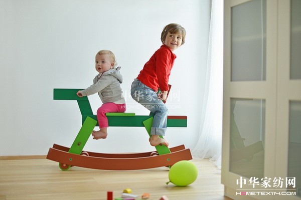 【1】讓小朋友興奮的搖搖木馬