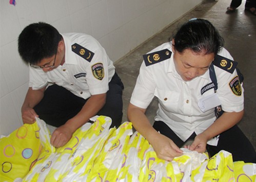 德宏州加強(qiáng)學(xué)生床上用品質(zhì)量監(jiān)督 確保學(xué)生健康安全