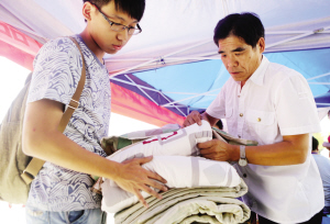 天津高校設(shè)檢測點(diǎn)現(xiàn)場查棉制品 防止三無床上用品流入